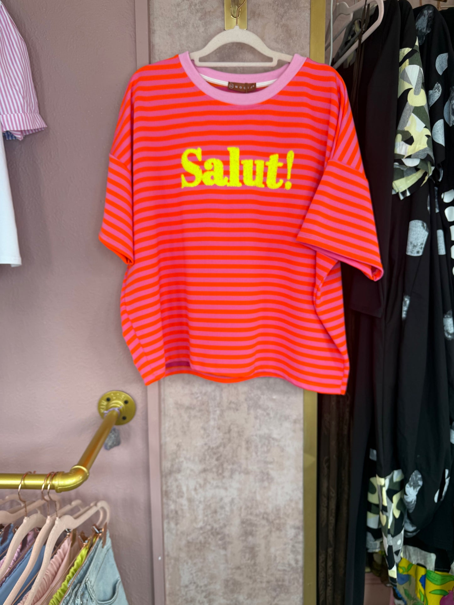 Salut tee π