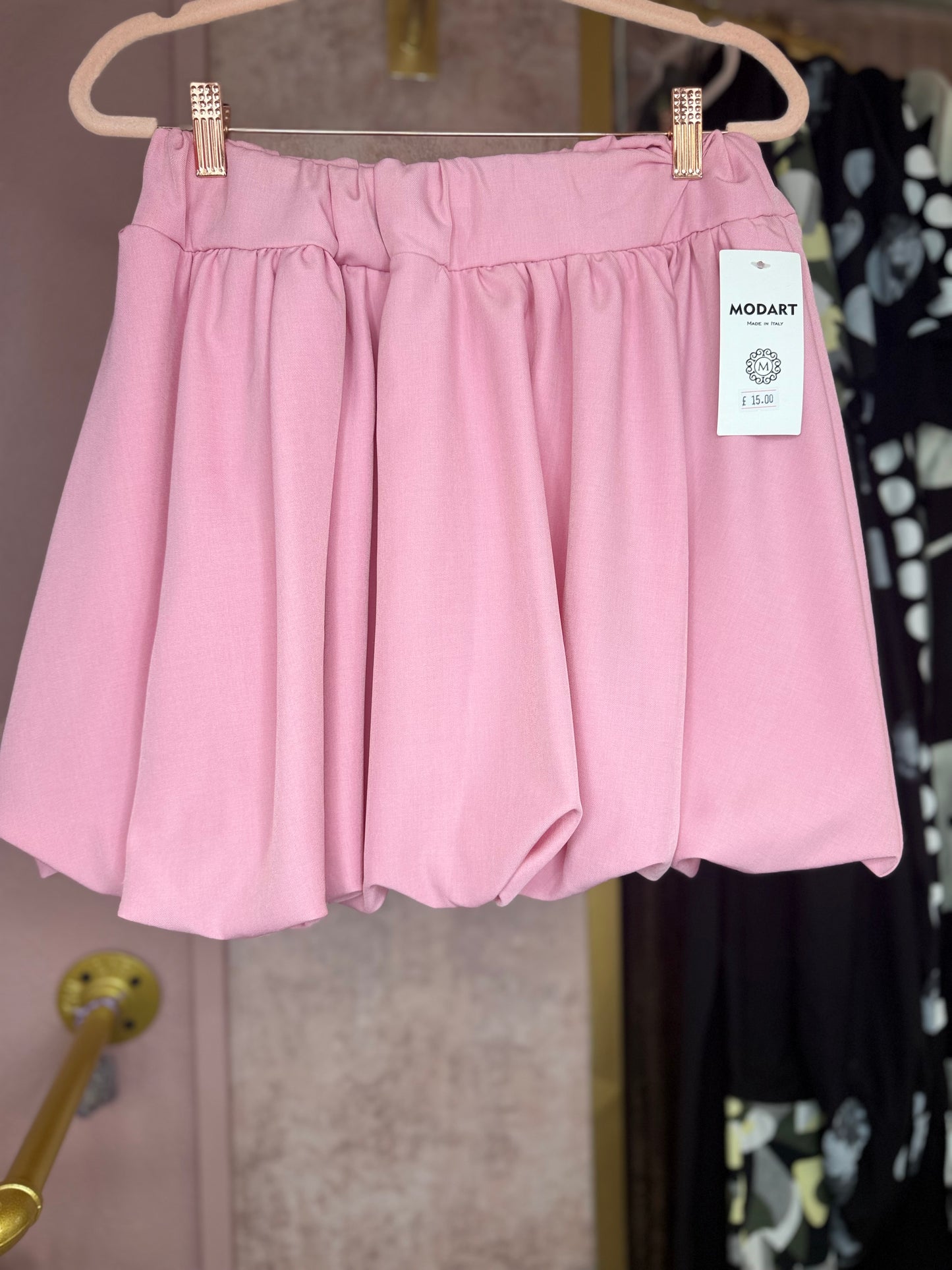 Pink skirt š