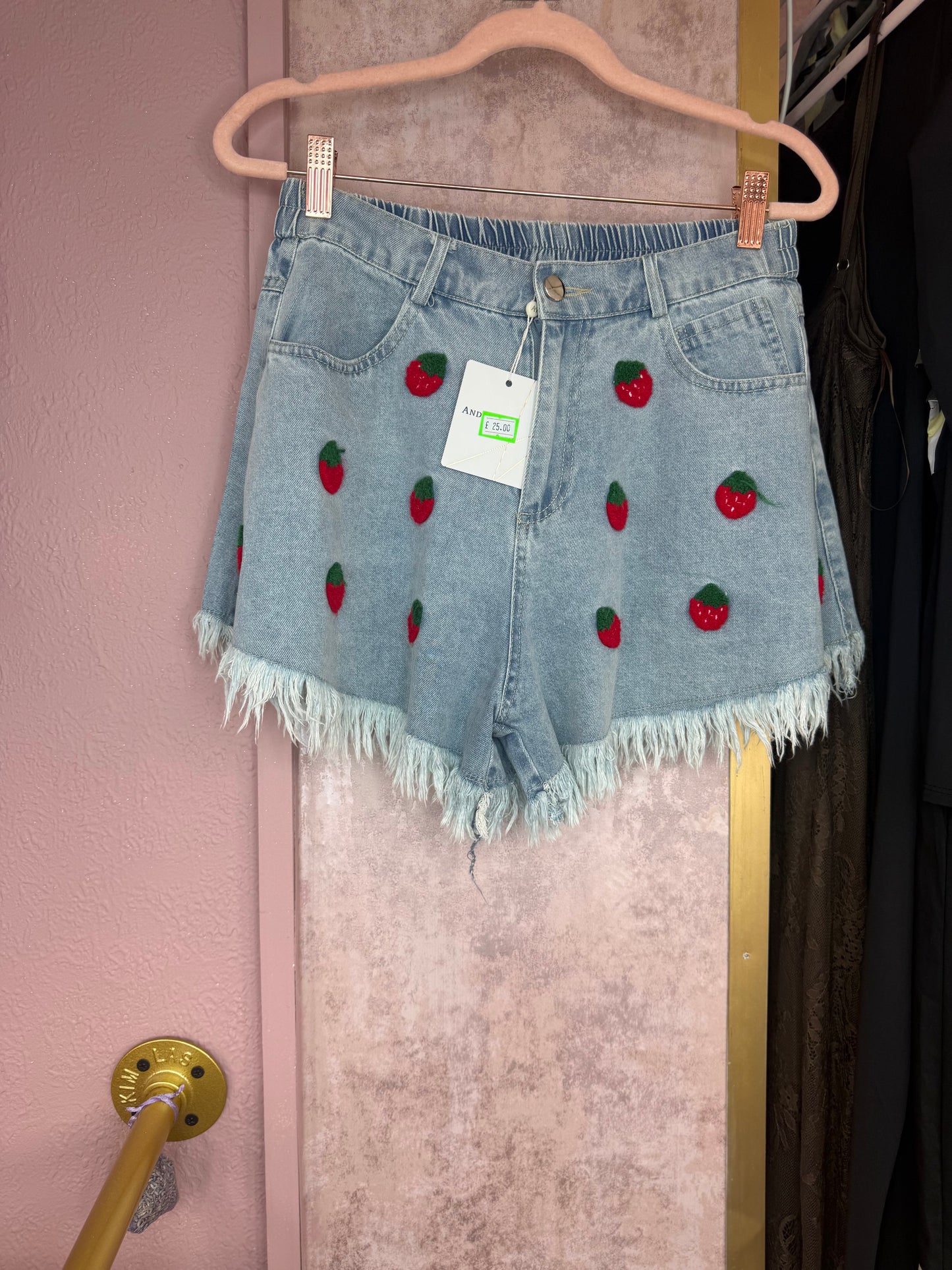 Strawberry denim shorts š