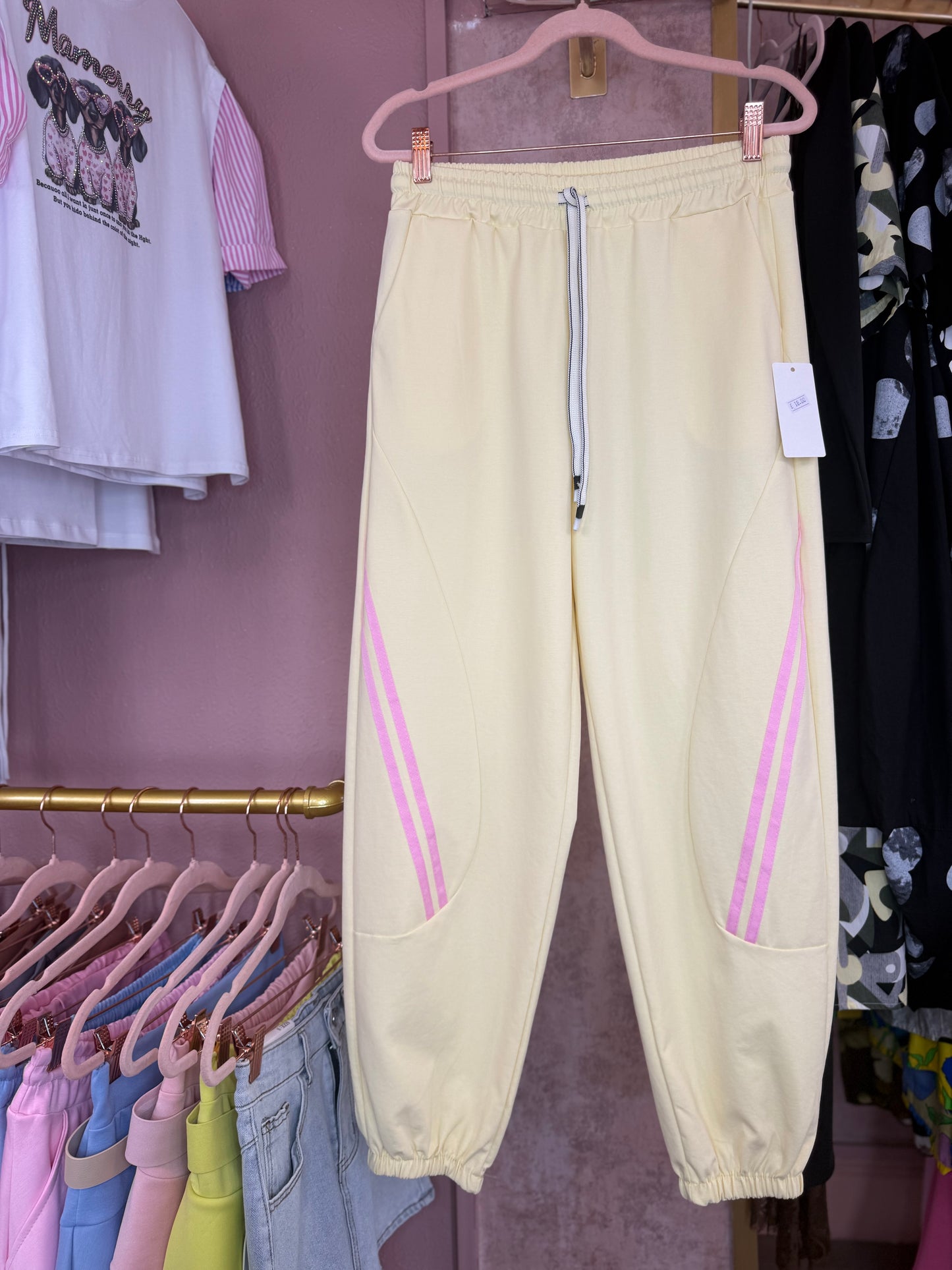 Yellow with pink stripe trousers 💛💗