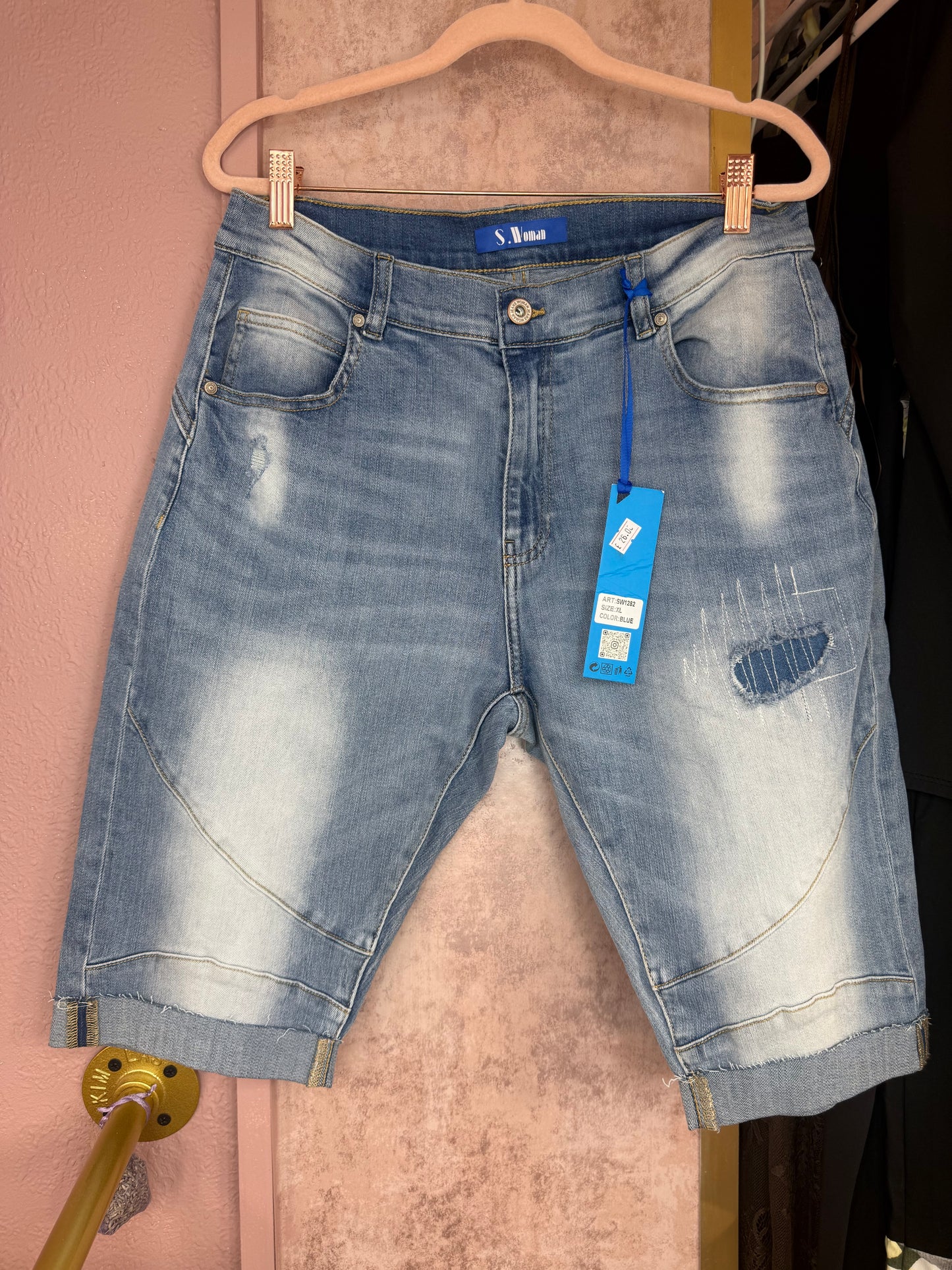 Light wash denim shorts 💙