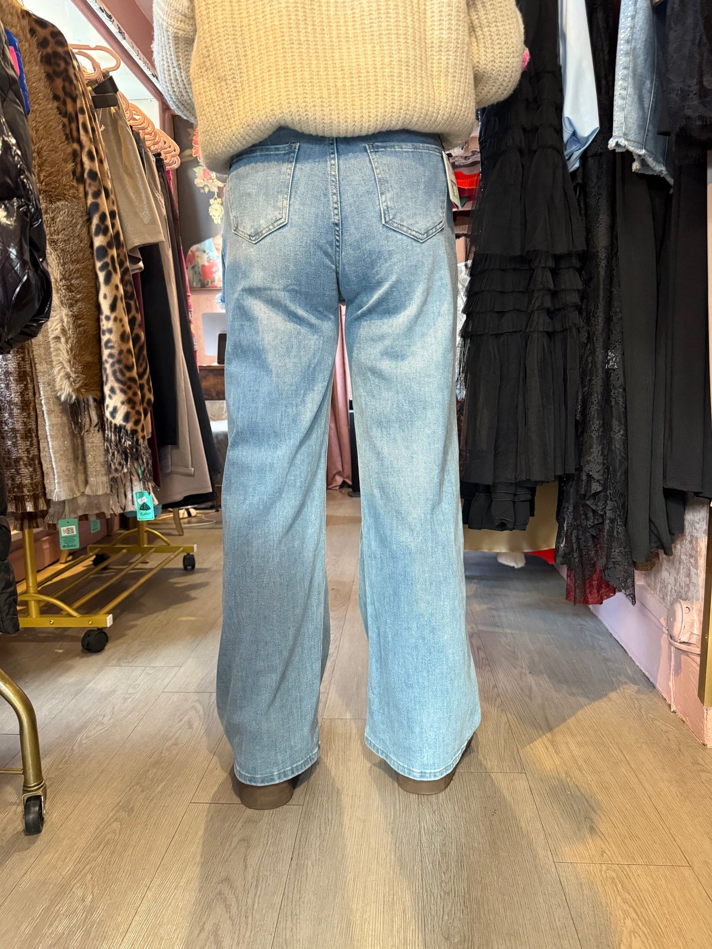 Skirt-Front Overlay Wide Leg Jeans – (Butterfly Buttons)