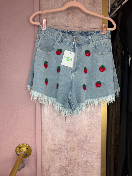 Strawberry denim shorts 🍓